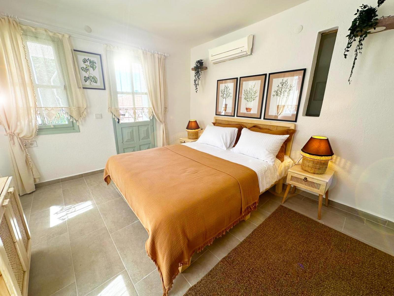 Monk Island Otel *