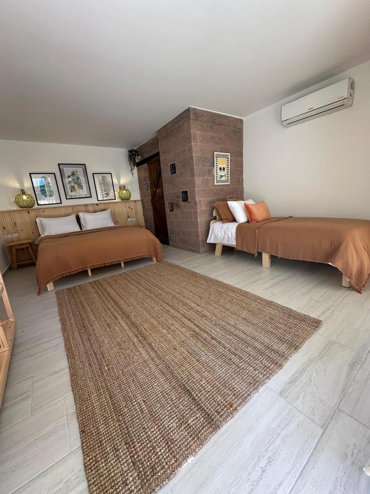 Monk Island Otel